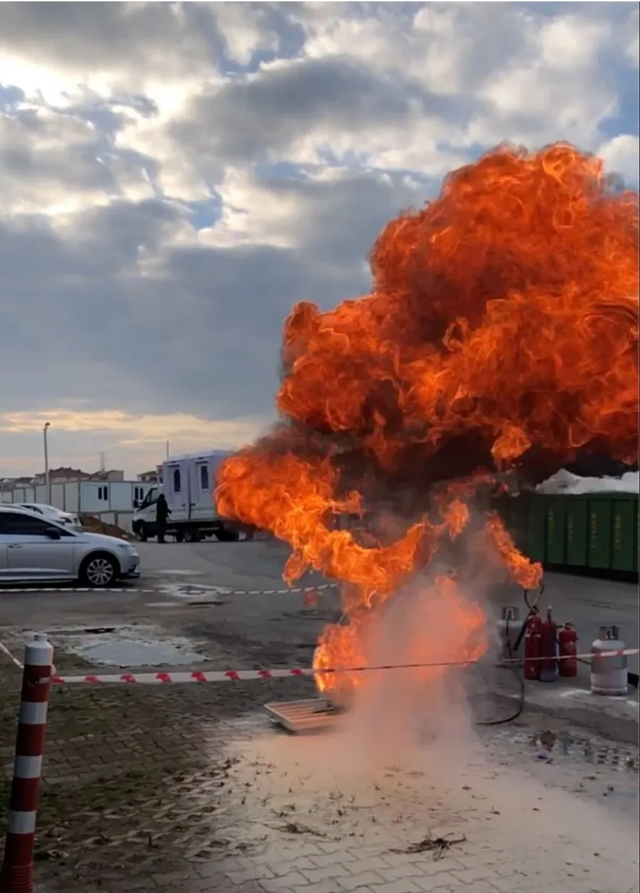 TOKO FIRE BLEVE patlatma modülüyle açık alanda yapılan kontrollü ateş topu gösterimi